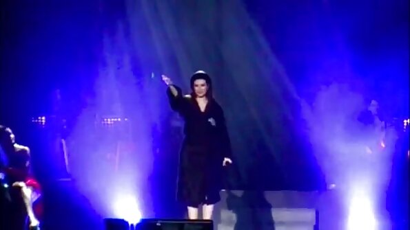 男は歌姫がボンキングで終わるアコースティングを往復するのを見る 無料 鈴木 一徹 動画