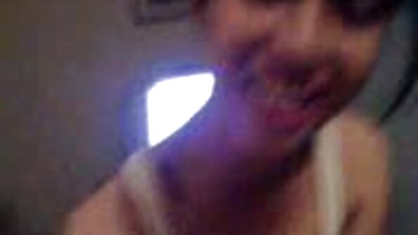 岩の上に屋外で2つのスタッドによって掘削された縮れ毛の女神 女性 の アダルト 動画