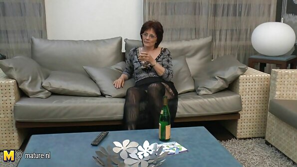 ラテックスの礼儀作者は台所でお尻を叩かれます 女性 に 優しい セックス 動画