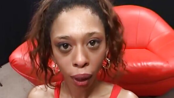 ブルネットは彼女の剃ったおまんこにもディルドとコックを感じます 大島 丈 無料