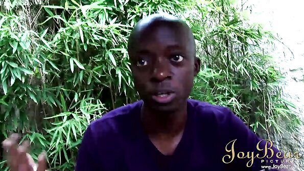 彼女が後背位で犯されている間、ブルネットは彼女の髪を引っ張る 女性 向け 無 修正 av