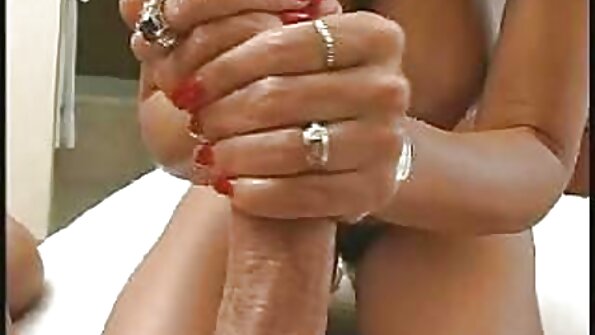 若い男はカメラでタイトな女性とオーラルセックスとアナルセックスをしています 女性 向け av 無料 動画