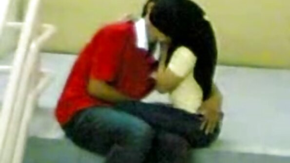 騎乗位ニッキー・ハンツマンの毛むくじゃらオマンコがベッドで強打される 一徹 アダルト 動画