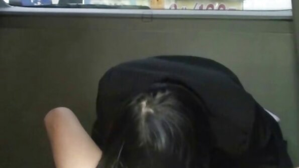 爆乳で弾力のある金髪に油を塗って触る 女 アダルト 動画