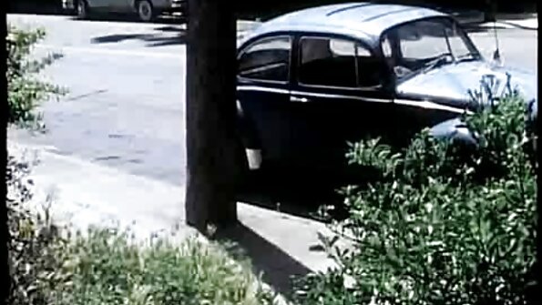 痴女は彼女の足と彼女のお尻の頬を広げてアナルセックスをします 女の子 の ため の av 動画