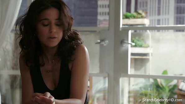 クリステン・スコットが上に乗って、タイトな猫と一緒にコックに乗っています アダルト 無料 女性