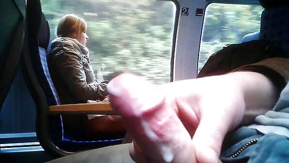 ハートのタトゥーを入れた甘いマダムが乱暴に掘削されています 大人 動画 女性