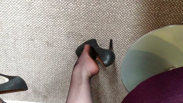 誘惑するひよこは今大人なので、継父は彼女に三人組を教えます レズビアン av 無料