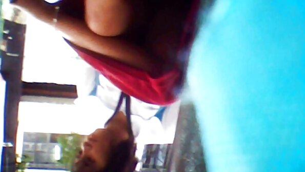 チンポに乗ってしゃぶるのが大好きなセクシーな女性が乱交をしている キス 動画 一徹