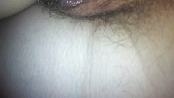 若い湯たんぽは、スキルで彼を感動させようとしている彼の車の中で男に仕えます 鈴木 一徹 ラブラブ