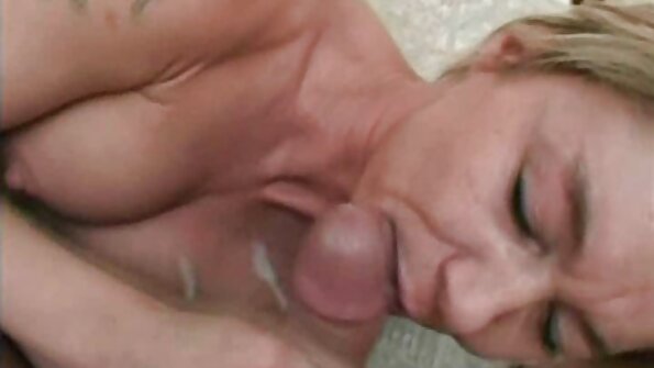 脂肪油を塗ったポルノスターのお尻はフォーサムで素晴らしく見えます レズビアン エロ ビデオ