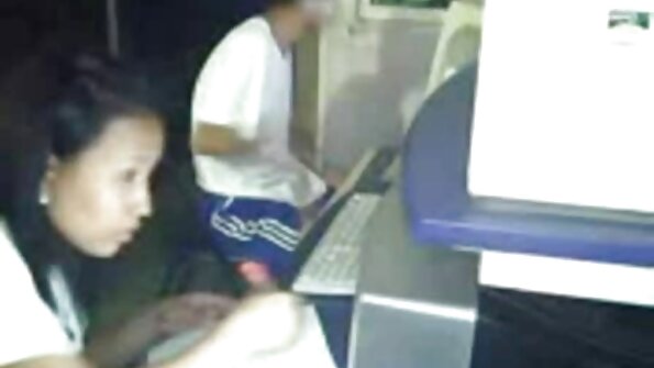 肛門を愛するブルネットは彼女のお尻を本当に激しく叩きます 女の子 av 無料